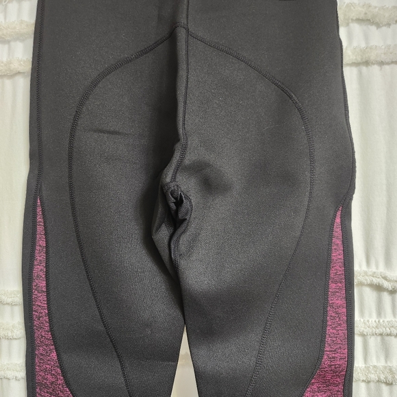 Bnwot Women's High waisted, Neoprene workout leggings. Size small . Firm on pric - Picture 9 of 12